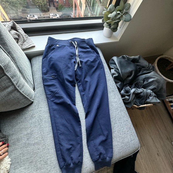 Figs navy blue jogger set - Picture 3 of 7